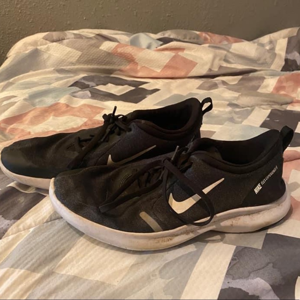 Nike Tennis Shoes